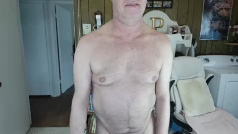 Snapshot of lumbercumer chatting on February 16, 8:11 pm lumbercumer online show from February 16, 8:11 pm