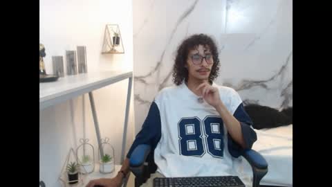 Snapshot of lumberjack_20 chatting on May 27, 1:52 pm Vanity ErosX online show from May 27, 1:52 pm