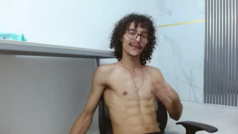 Snapshot of lumberjack_20 chatting on May 30, 1:52 pm Vanity ErosX online show from May 30, 1:52 pm