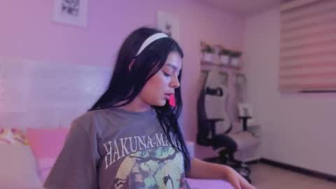 Snapshot of lummii_ chatting on February 7, 7:06 pm lummii_ online show from February 7, 7:06 pm