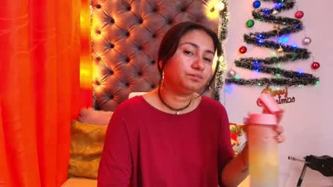 Luna  online show from December 17, 8:15 pm