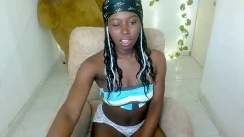 luna253951 online show from May 28, 2:03 pm