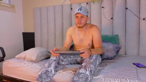 Snapshot of luna_and_jackson_ chatting on May 12, 2:52 am Luna Jackson online show from May 12, 2:52 am