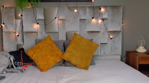 Snapshot of luna_and_jackson_ chatting on May 20, 3:02 am Luna Jackson online show from May 20, 3:02 am