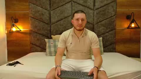 Snapshot of luna_and_jackson_ chatting on July 8, 1:54 am Luna Jackson online show from July 8, 1:54 am