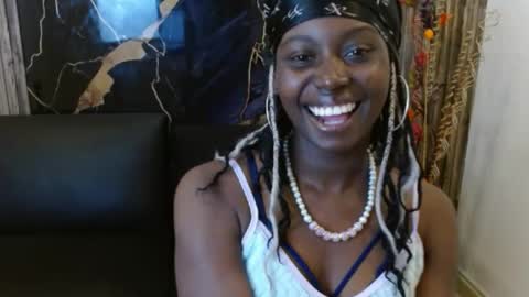 luna_bella882689 online show from May 18, 7:20 pm