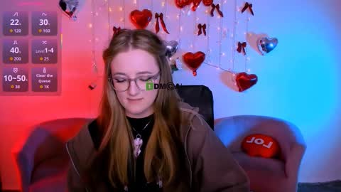 luna_berryy online show from February 28, 8:43 pm