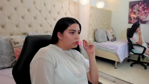 Luna Bloom online show from April 18, 9:57 am