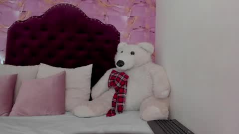 Luna Bloom online show from May 14, 6:20 am