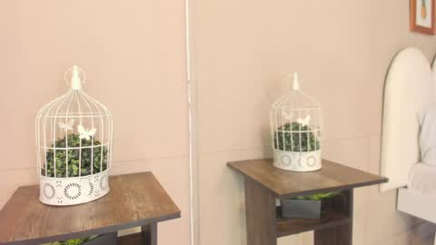 luna_bradley_ online show from April 16, 12:28 pm