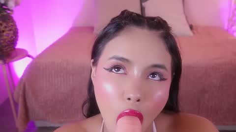 Snapshot of luna_cullen chatting on June 16, 7:27 pm Lunita online show from June 16, 7:27 pm