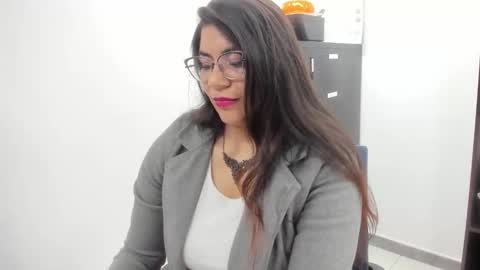 luna  online show from December 1, 11:15 am