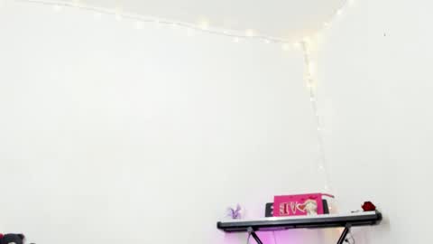 Snapshot of luna_fioree chatting on September 26, 2:32 pm  Luna Fioree  online show from September 26, 2:32 pm