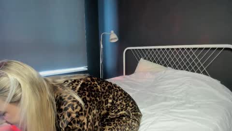 Elizabeth online show from February 20, 1:22 pm