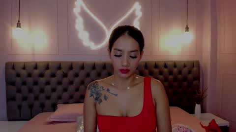 luna_hot_ass online show from March 10, 9:09 pm