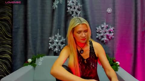 Snapshot of luna_lew1s chatting on December 30, 8:32 am luna_lew1s online show from December 30, 8:32 am