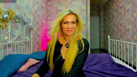 Snapshot of luna_lew1s chatting on January 7, 2:08 pm luna_lew1s online show from January 7, 2:08 pm