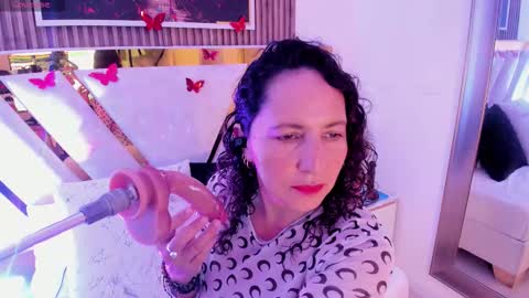luna_naughty1 online show from March 9, 6:34 pm