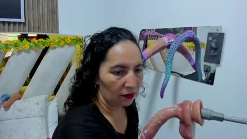 Snapshot of luna_naughty1 chatting on June 1, 5:58 pm luna_naughty1 online show from June 1, 5:58 pm