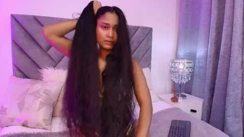 Snapshot of luna_queen7 chatting on April 23, 12:29 pm luna_queen7 online show from April 23, 12:29 pm