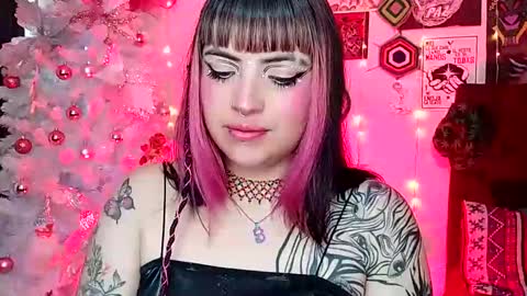 Snapshot of luna_ray420 chatting on December 21, 8:32 pm MISS LUNA online show from December 21, 8:32 pm