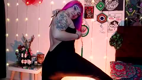 Snapshot of luna_ray420 chatting on January 5, 4:04 am MISS LUNA online show from January 5, 4:04 am