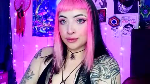 Snapshot of luna_ray420 chatting on March 1, 1:51 pm MISS LUNA online show from March 1, 1:51 pm