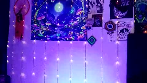 Snapshot of luna_ray420 chatting on March 4, 8:13 am MISS LUNA online show from March 4, 8:13 am