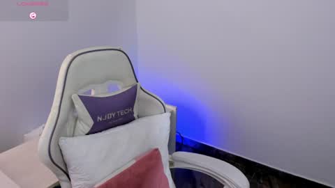 Snapshot of luna_rose10 chatting on June 23, 12:41 am luna rose online show from June 23, 12:41 am