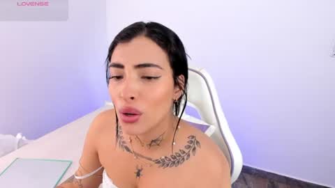 Snapshot of luna_rose10 chatting on June 30, 12:44 am luna rose online show from June 30, 12:44 am