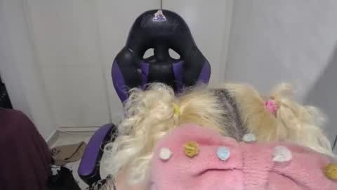 Snapshot of luna_rosita chatting on December 18, 9:47 am Luna online show from December 18, 9:47 am