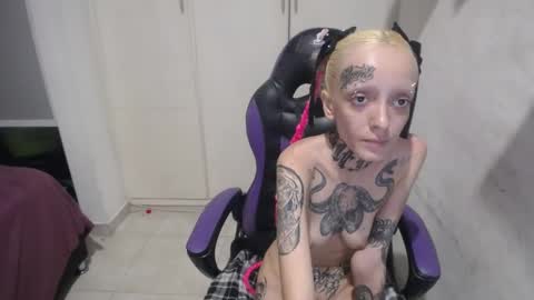 Snapshot of luna_rosita chatting on February 3, 3:42 am Luna online show from February 3, 3:42 am