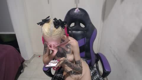 Snapshot of luna_rosita chatting on February 3, 6:45 am Luna online show from February 3, 6:45 am