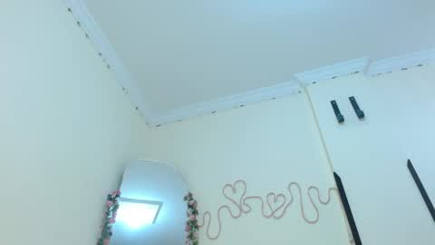 Luna Rougets online show from April 6, 2:29 pm