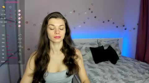 Snapshot of luna_smille chatting on March 6, 8:19 am luna_smille online show from March 6, 8:19 am