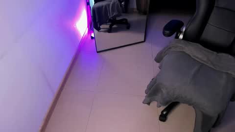 Snapshot of luna_tagliaferri chatting on April 25, 9:01 pm Luna online show from April 25, 9:01 pm