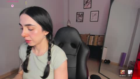 Snapshot of luna_tagliaferri chatting on May 19, 9:21 pm Luna online show from May 19, 9:21 pm