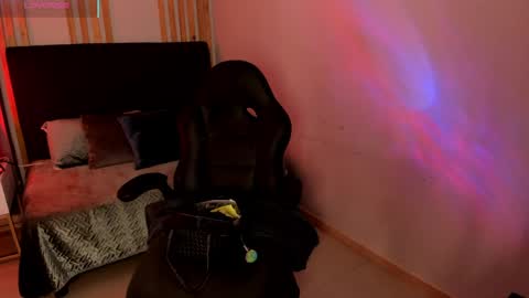 Snapshot of luna_tagliaferri chatting on May 21, 7:32 pm Luna online show from May 21, 7:32 pm