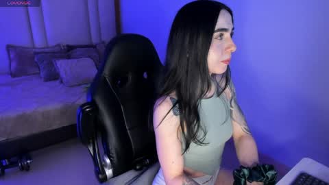 Snapshot of luna_tagliaferri chatting on June 2, 10:56 pm Luna online show from June 2, 10:56 pm
