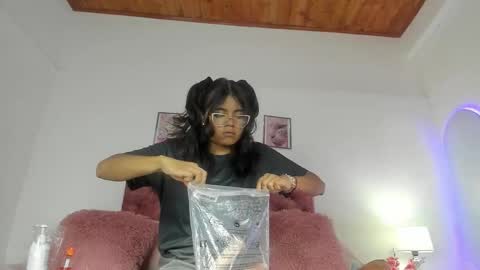 Snapshot of luna_velveth1 chatting on February 2, 1:04 am luna_velveth1 online show from February 2, 1:04 am