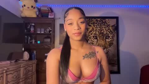 lunaa_11 online show from February 28, 5:37 am