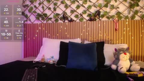 lunaaa_07 online show from May 5, 4:20 am