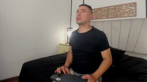 Snapshot of lunaanddante_ chatting on June 23, 5:27 am lunaanddante_ online show from June 23, 5:27 am