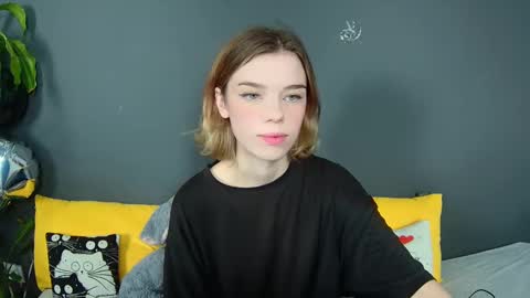 Snapshot of lunaastar_ chatting on December 11, 1:17 pm lunaastar_ online show from December 11, 1:17 pm