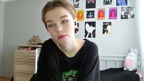 Snapshot of lunaastar_ chatting on January 4, 1:10 pm lunaastar_ online show from January 4, 1:10 pm