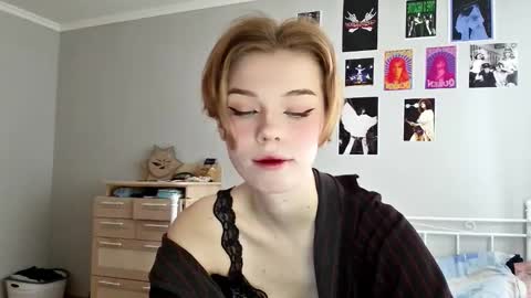 Snapshot of lunaastar_ chatting on March 2, 11:07 am lunaastar_ online show from March 2, 11:07 am