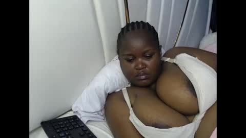 lunabloom01 online show from October 1, 3:07 pm