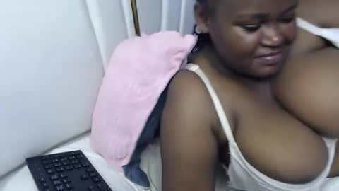 lunabloom01 online show from October 6, 12:35 pm