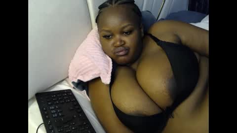 lunabloom01 online show from February 17, 10:27 pm