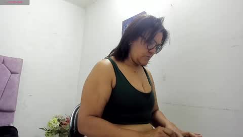 lunabrillante1972 online show from May 27, 8:55 am